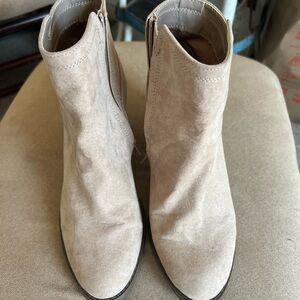 Qupid Tan Ankle Booties Suede Texture